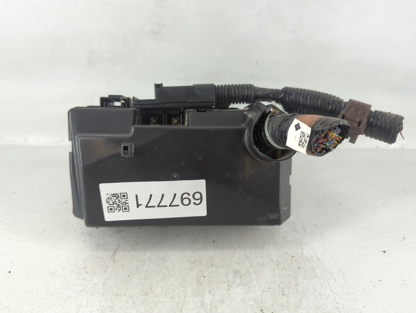 2019-2020 Honda Pilot Fusebox Fuse Box Panel Relay Module P/N:TG7 A010 AO Fits Fits 2019 2020 OEM Used Auto Parts - Oemusedautoparts1.com