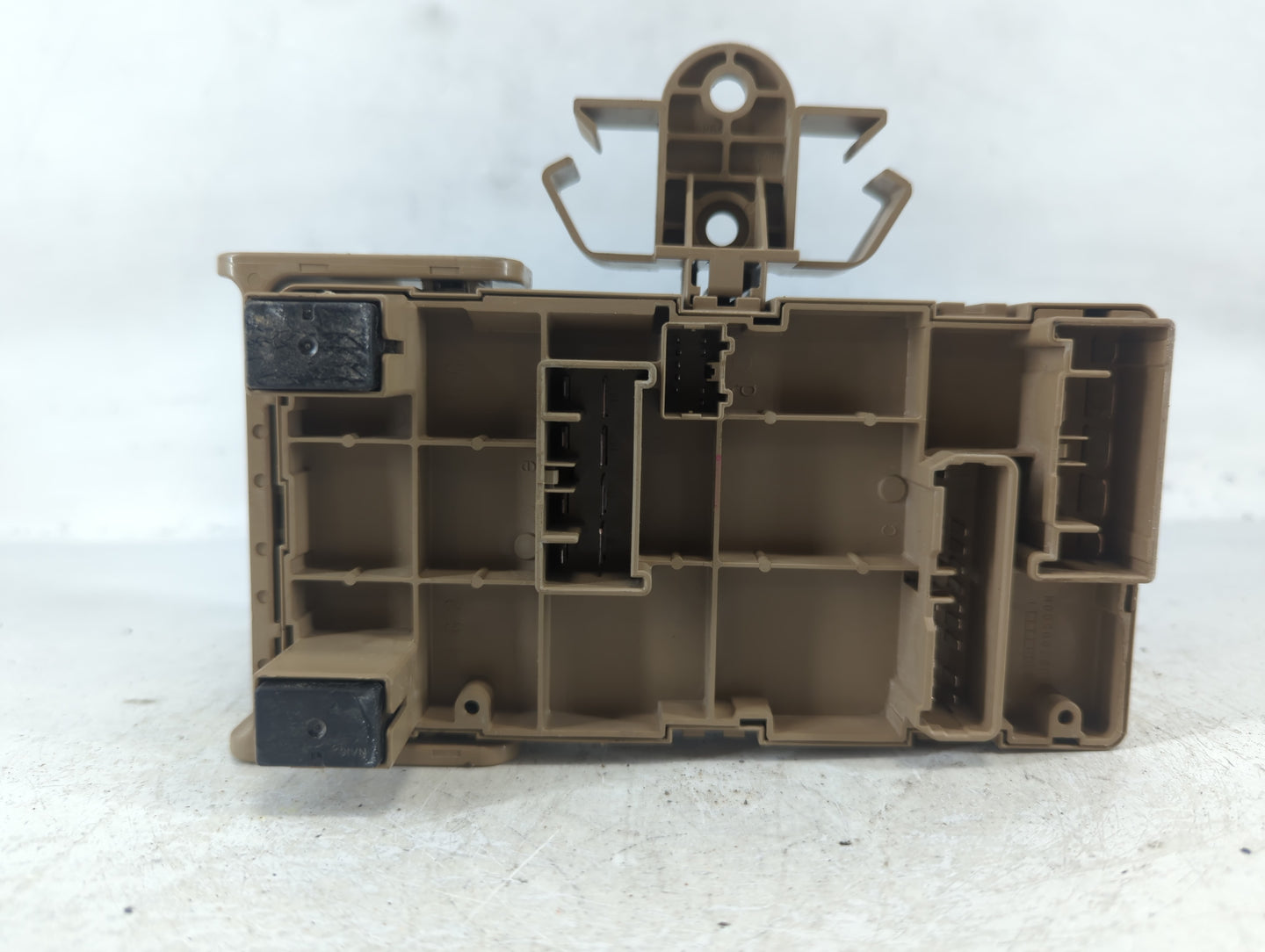 2006-2009 Subaru Legacy Fusebox Fuse Box Panel Relay Module P/N:82201AG05A Fits Fits 2006 2007 2008 2009 OEM Used Auto Parts - Oemusedautoparts1.com
