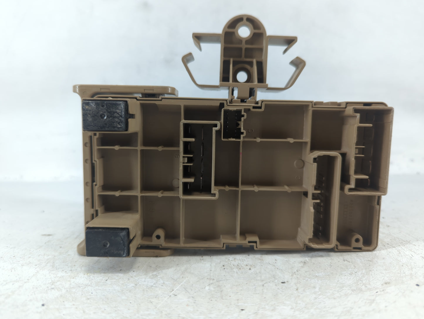 2006-2009 Subaru Legacy Fusebox Fuse Box Panel Relay Module P/N:82201AG05A Fits Fits 2006 2007 2008 2009 OEM Used Auto Parts - Oemusedautoparts1.com