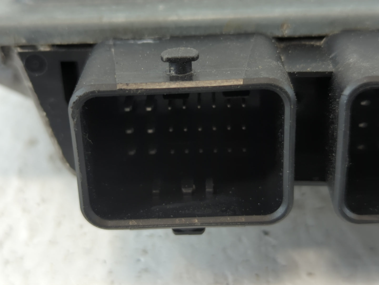 2013 Ford C-Max PCM Engine Control Computer ECU ECM PCU OEM P/N:DM5A-12A650-KB Fits OEM Used Auto Parts - Oemusedautoparts1.com