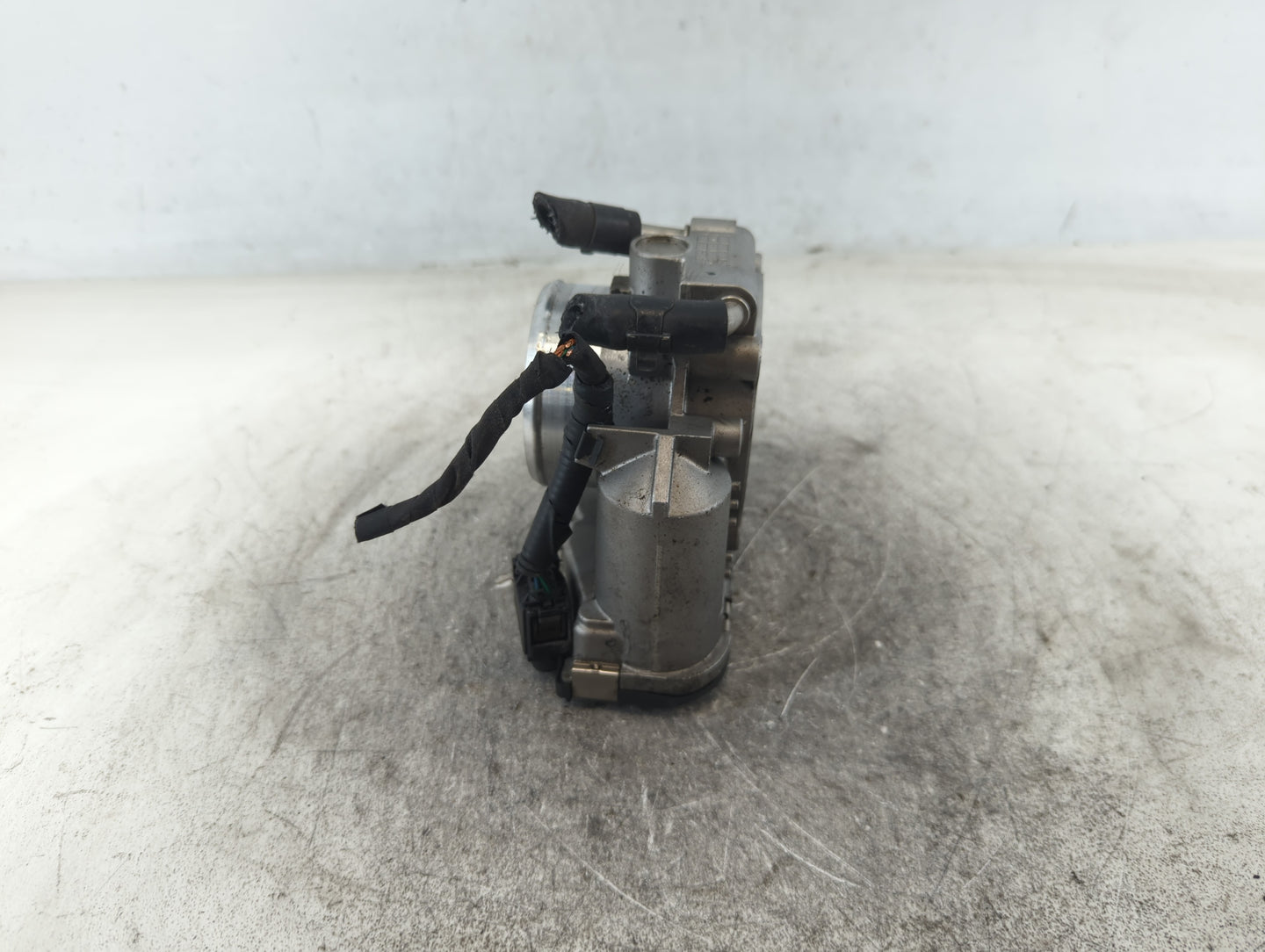 2010-2013 Kia Forte Throttle Body P/N:35100-2G200 Fits Fits 2010 2011 2012 2013 OEM Used Auto Parts - Oemusedautoparts1.com