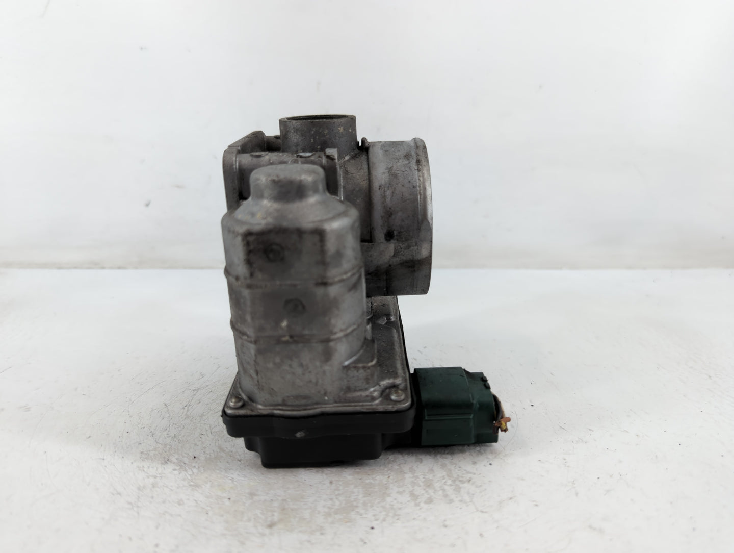 2002-2006 Nissan Altima Throttle Body P/N:Q5423 SERA576-01 Fits Fits 2002 2003 2004 2005 2006 OEM Used Auto Parts - Oemusedautoparts1.com