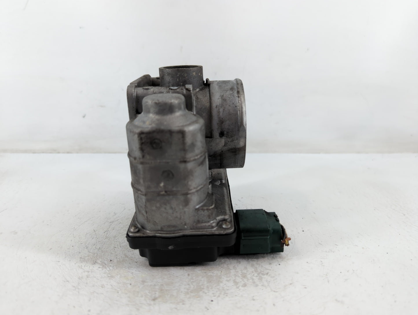 2002-2006 Nissan Altima Throttle Body P/N:Q5423 SERA576-01 Fits Fits 2002 2003 2004 2005 2006 OEM Used Auto Parts - Oemusedautoparts1.com