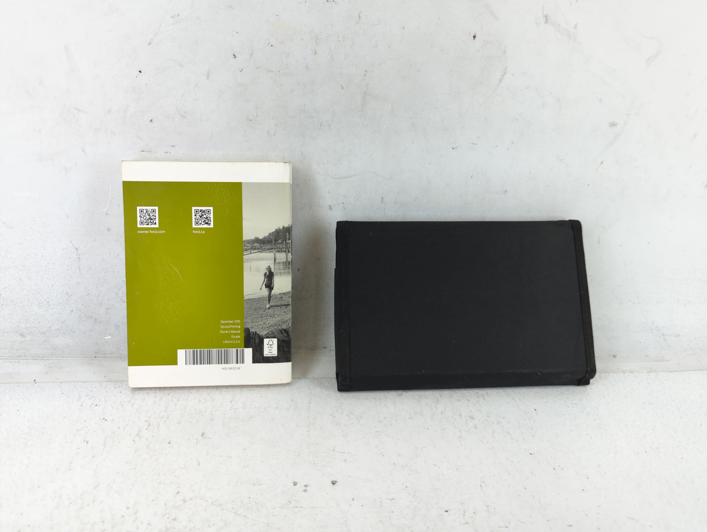 2017 Ford Escape Owners Manual Book Guide P/N:HJ5J19A321AC OEM Used Auto Parts - Oemusedautoparts1.com