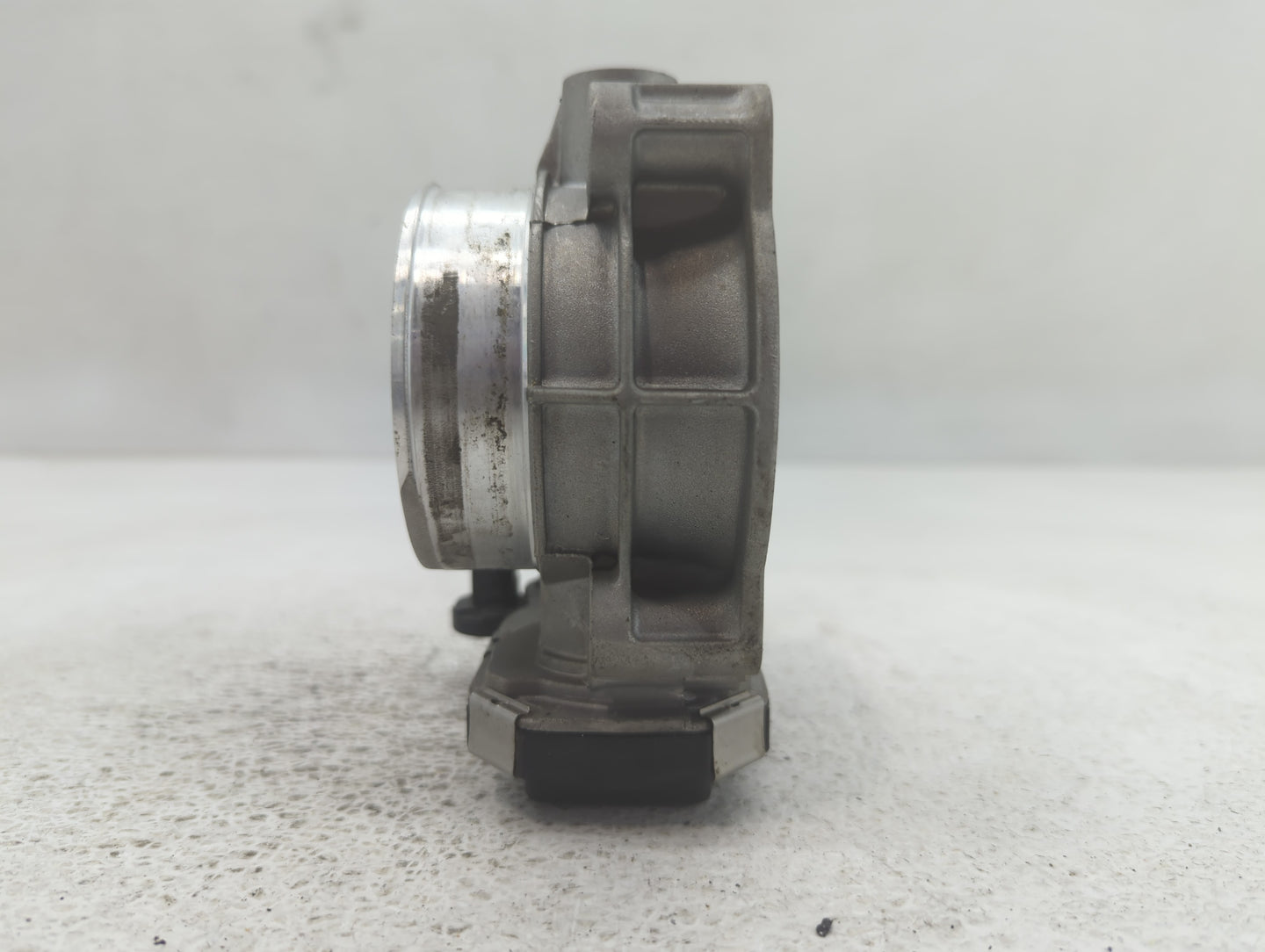2013-2017 Gmc Terrain Throttle Body P/N:12632172BA Fits Fits 2012 2013 2014 2015 2016 2017 2018 2019 2020 2021 2022 OEM Used Auto Parts - Oemusedautoparts1.com
