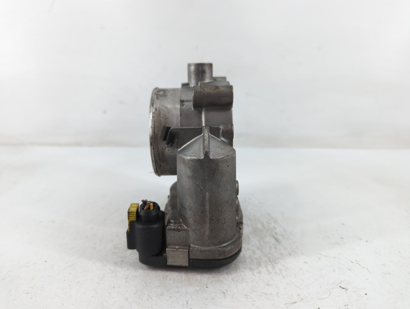 2005-2007 Cadillac Sts Throttle Body P/N:0 280 750 202 12589056 Fits Fits 2004 2005 2006 2007 2008 OEM Used Auto Parts - Oemusedautoparts1.com