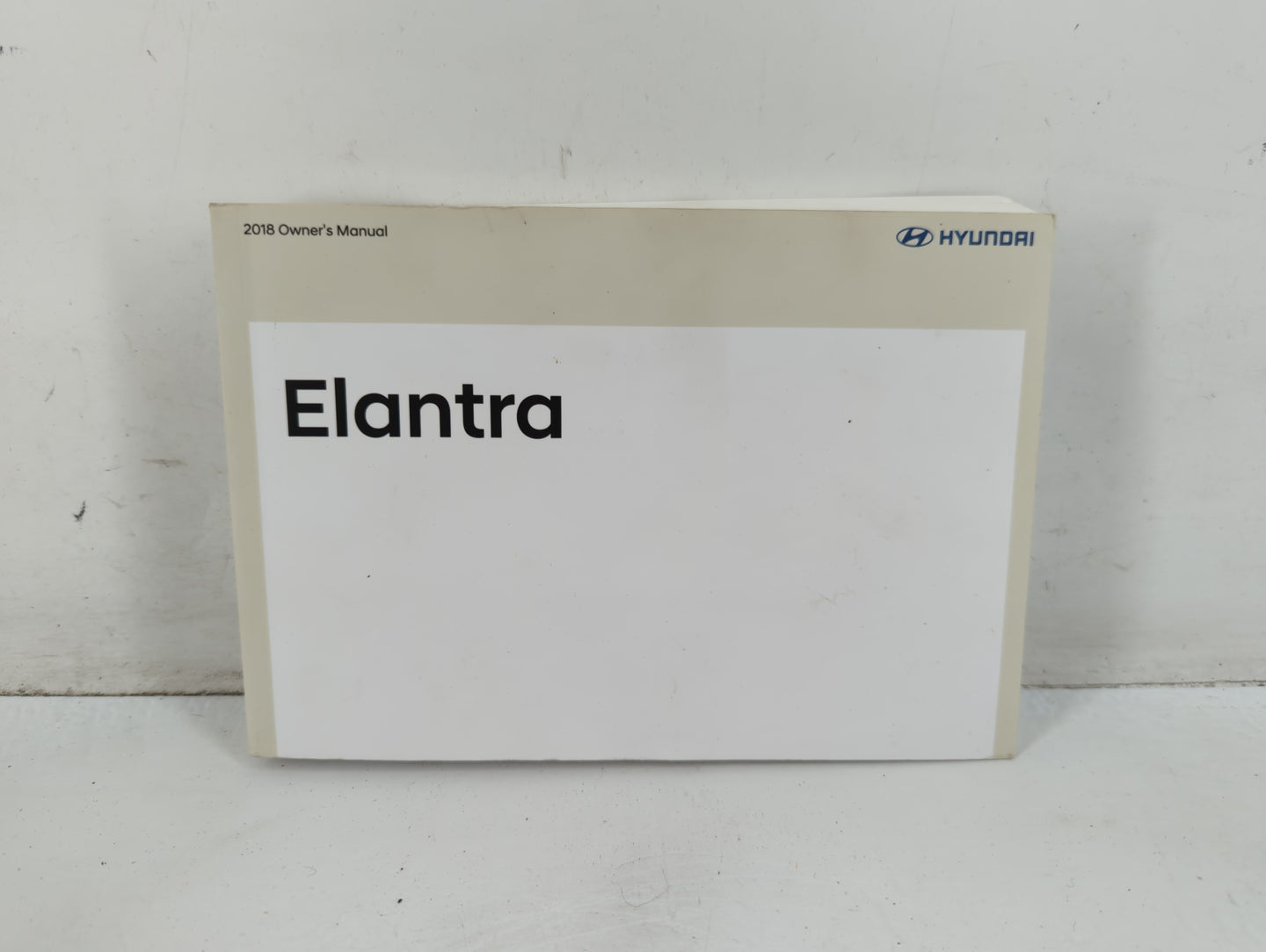 2018 Hyundai Elantra Owners Manual Book Guide P/N:JF30-EU82H OEM Used Auto Parts - Oemusedautoparts1.com