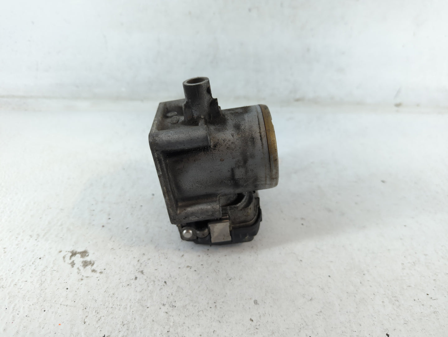 2013-2018 Volkswagen Jetta Throttle Body P/N:03F133062B Fits Fits 2013 2014 2015 2016 2017 2018 OEM Used Auto Parts - Oemusedautoparts1.com