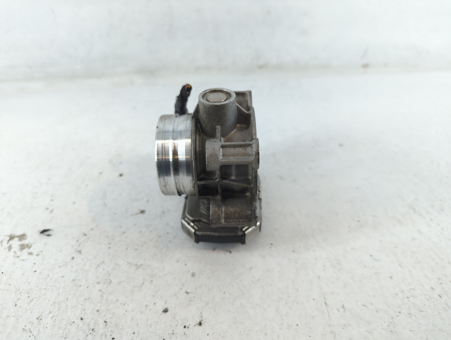 2016-2021 Chevrolet Malibu Throttle Body P/N:12671379AA Fits Fits 2016 2017 2018 2019 2020 2021 2022 OEM Used Auto Parts - Oemusedautoparts1.com