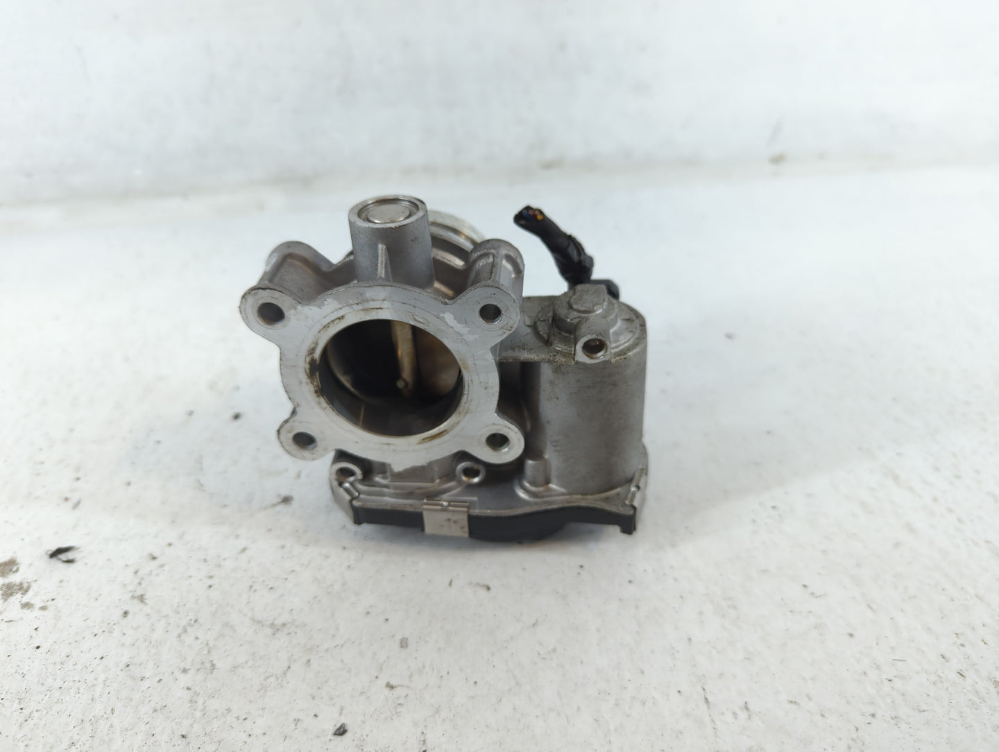 2016-2021 Chevrolet Malibu Throttle Body P/N:12671379AA Fits Fits 2016 2017 2018 2019 2020 2021 2022 OEM Used Auto Parts - Oemusedautoparts1.com