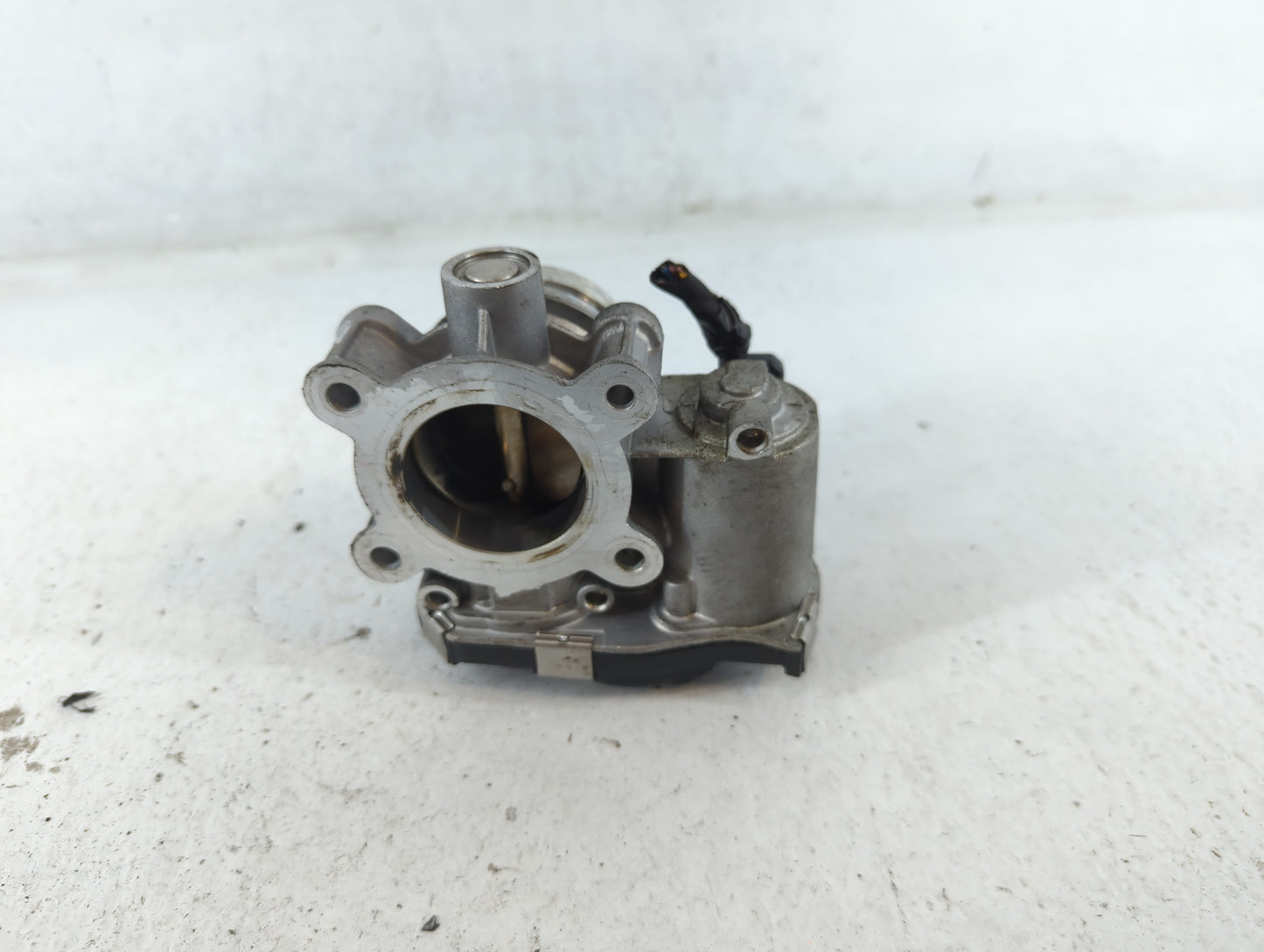 2016-2021 Chevrolet Malibu Throttle Body P/N:12671379AA Fits Fits 2016 2017 2018 2019 2020 2021 2022 OEM Used Auto Parts - Oemusedautoparts1.com