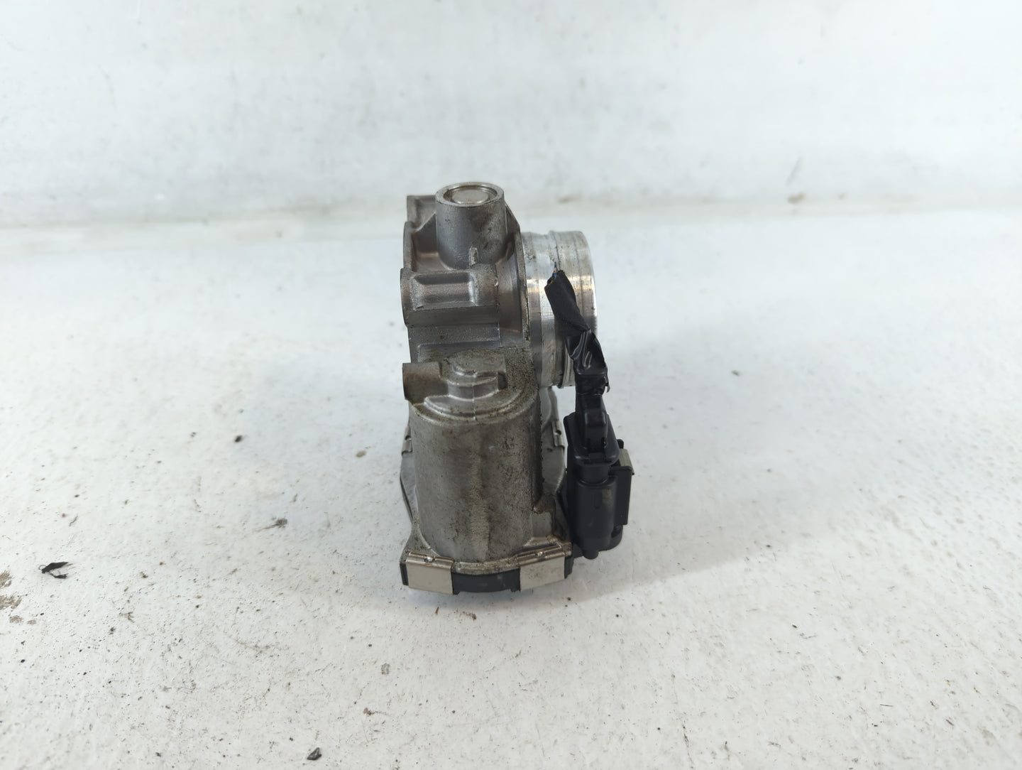 2016-2021 Chevrolet Malibu Throttle Body P/N:12671379AA Fits Fits 2016 2017 2018 2019 2020 2021 2022 OEM Used Auto Parts - Oemusedautoparts1.com