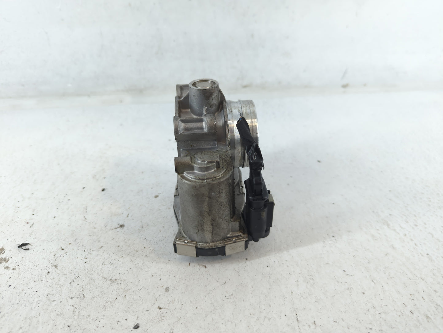 2016-2021 Chevrolet Malibu Throttle Body P/N:12671379AA Fits Fits 2016 2017 2018 2019 2020 2021 2022 OEM Used Auto Parts - Oemusedautoparts1.com