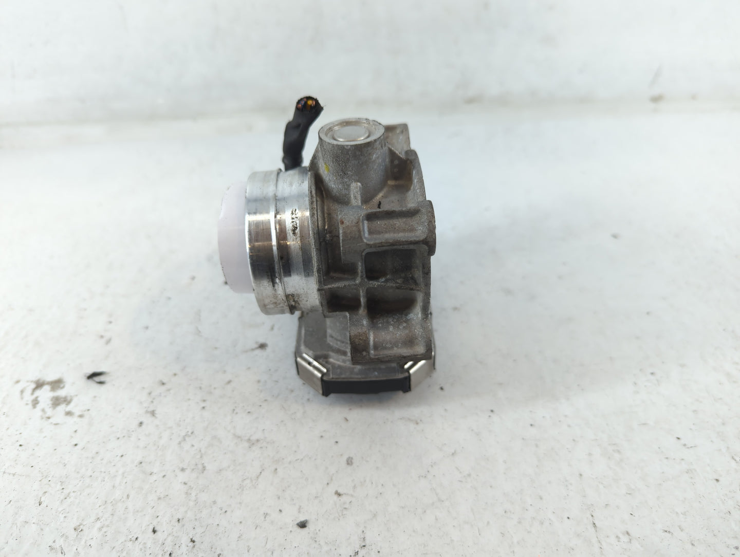 2016-2021 Chevrolet Malibu Throttle Body P/N:12671379AA Fits Fits 2016 2017 2018 2019 2020 2021 2022 OEM Used Auto Parts - Oemusedautoparts1.com