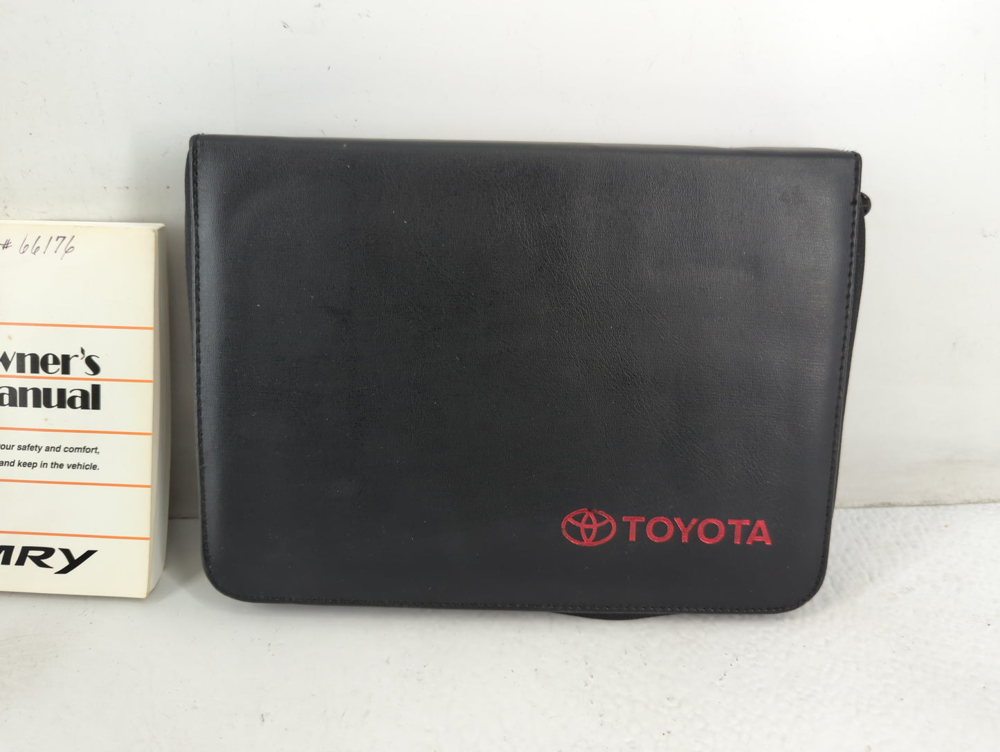 2007 Toyota Camry Owners Manual Book Guide P/N:01999-33748 OEM Used Auto Parts - Oemusedautoparts1.com