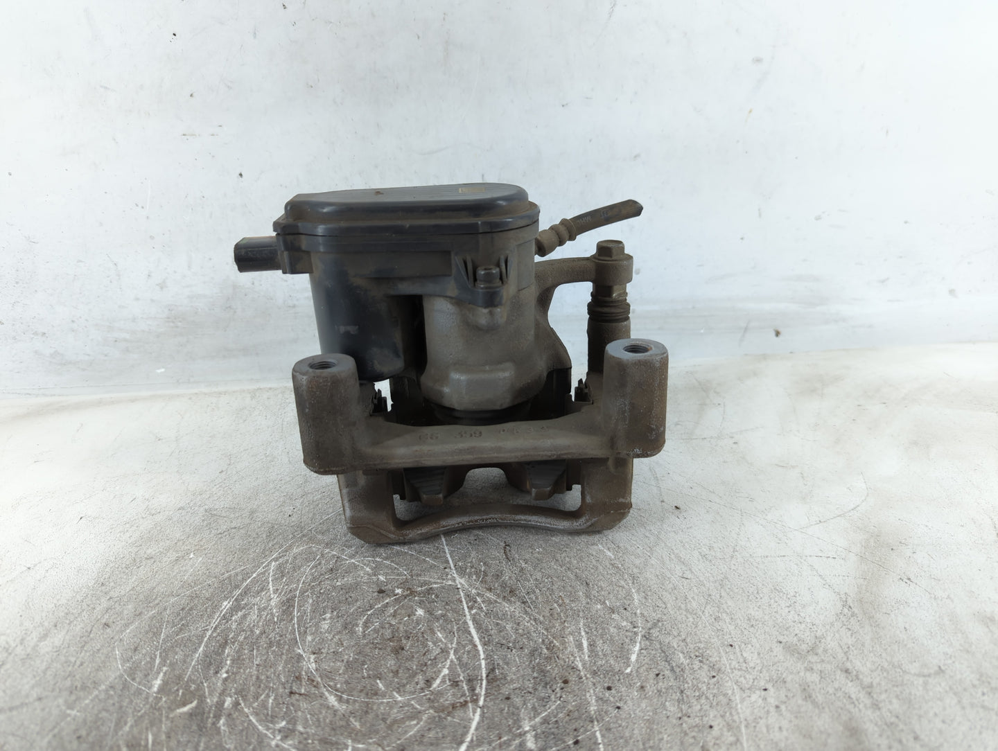 2020-2022 Kia Telluride Front Driver Left Brake Caliper - Oemusedautoparts1.com