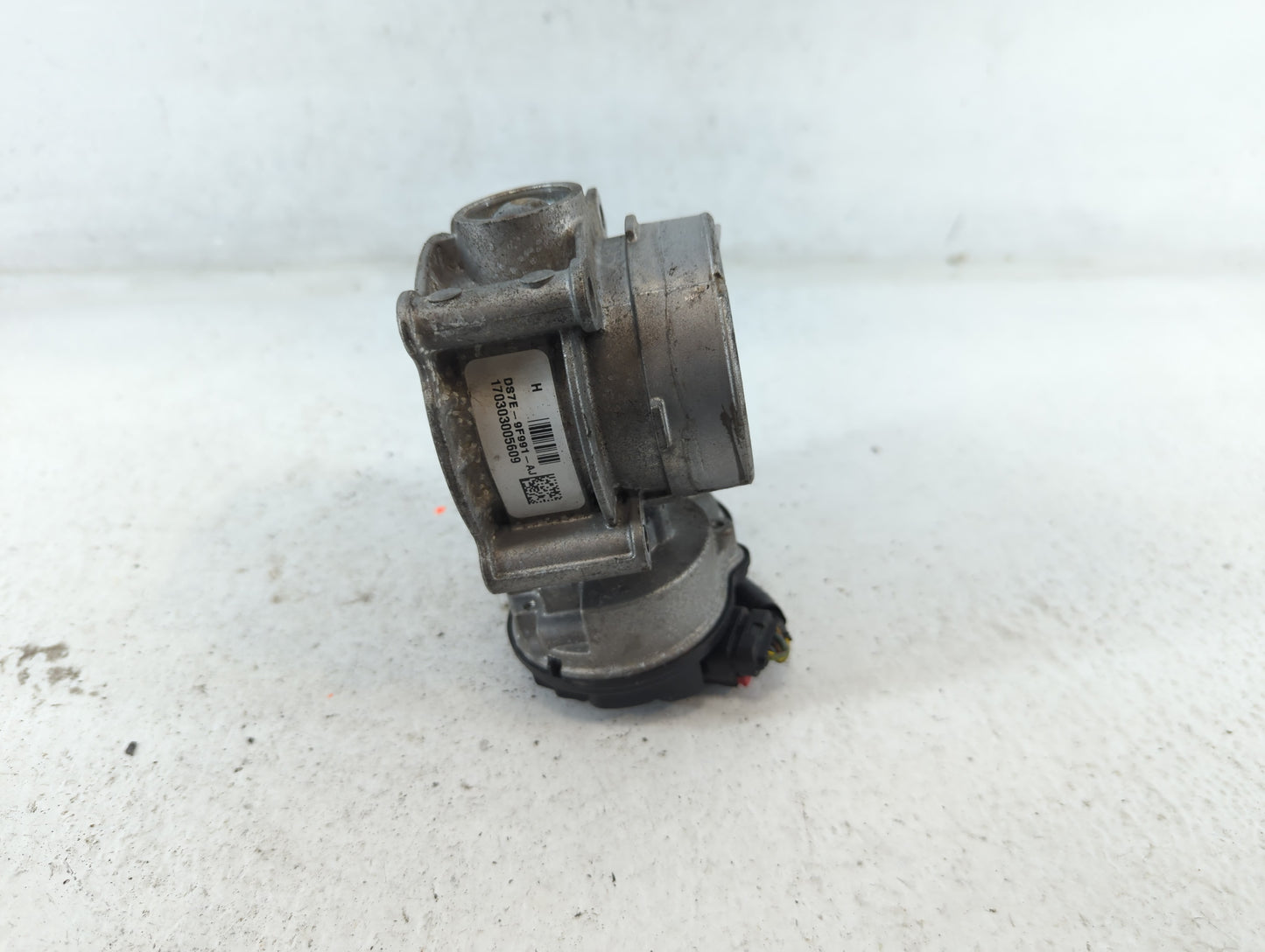 2013-2020 Ford Fusion Throttle Body P/N:170303005609 DS7E-9F991-AJ Fits Fits 2013 2014 2015 2016 2017 2018 2019 2020 2021 2022 OEM Used Auto Parts - Oemusedautoparts1.com