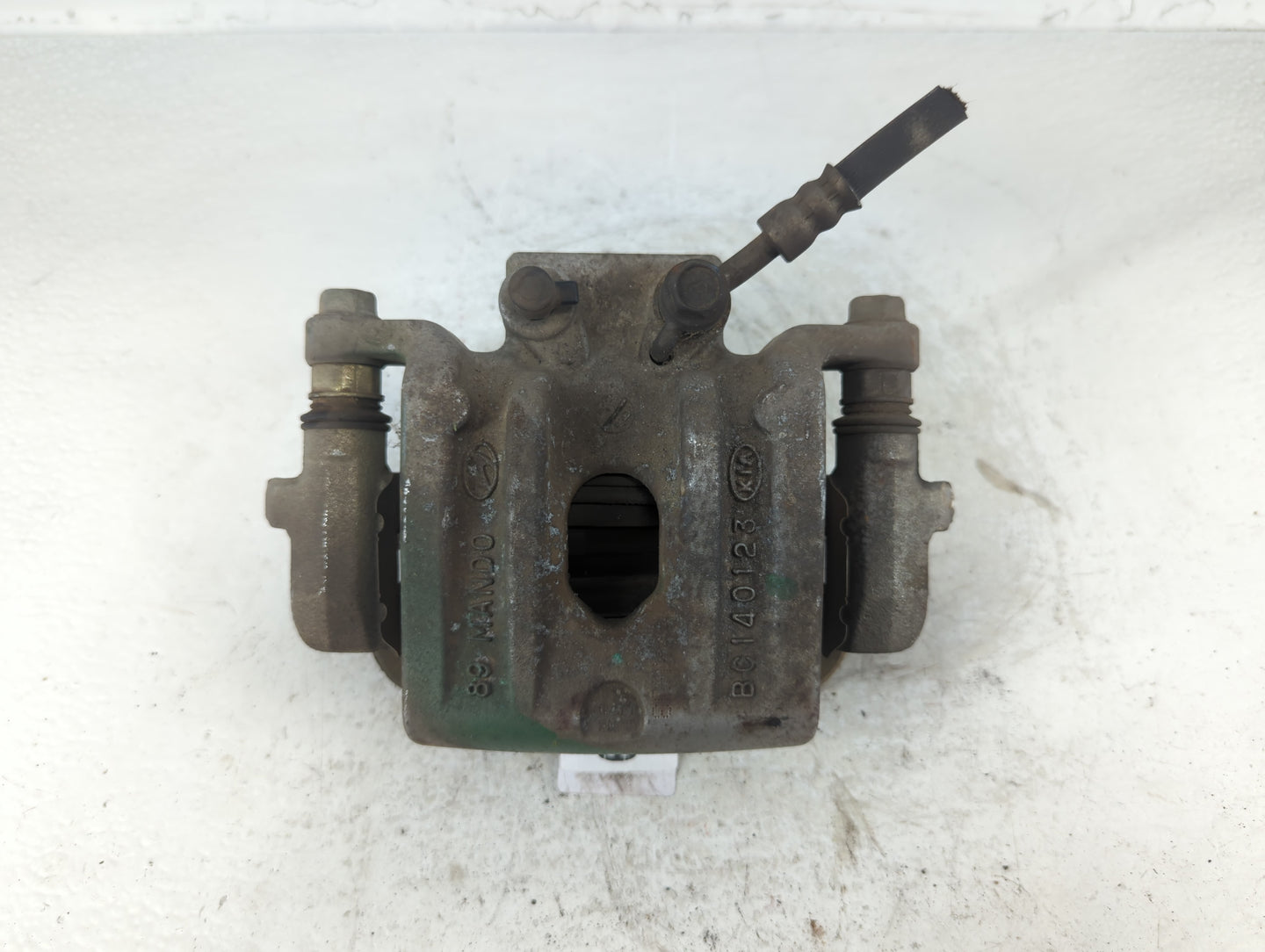 2013-2016 Hyundai Santa Fe Front Driver Left Brake Caliper - Oemusedautoparts1.com