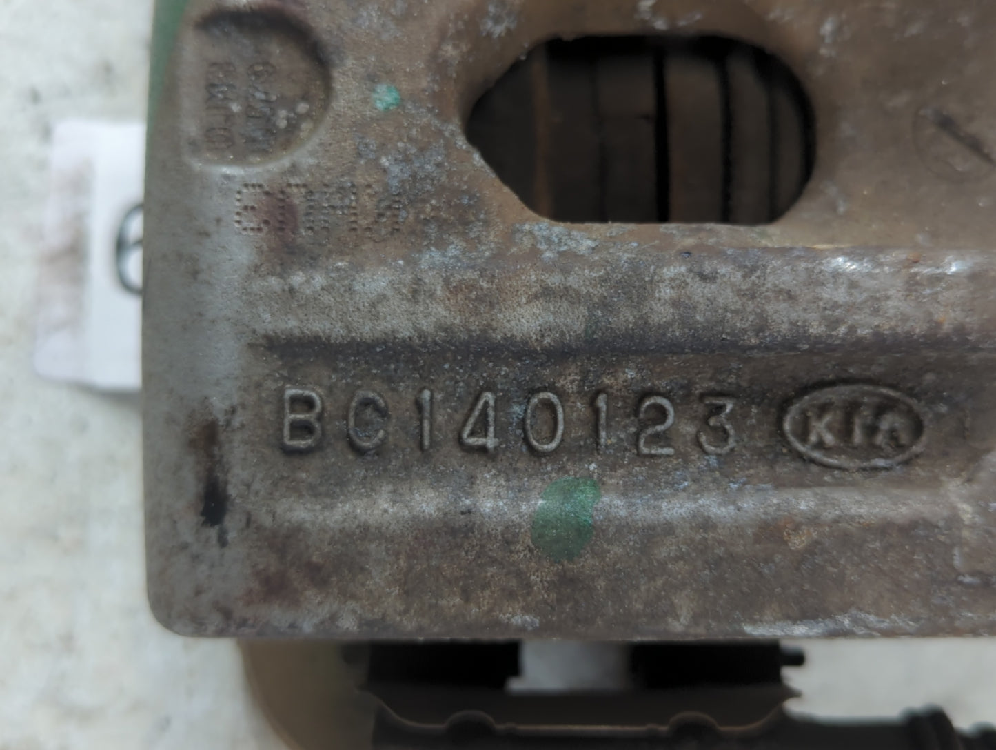 2013-2016 Hyundai Santa Fe Front Driver Left Brake Caliper - Oemusedautoparts1.com