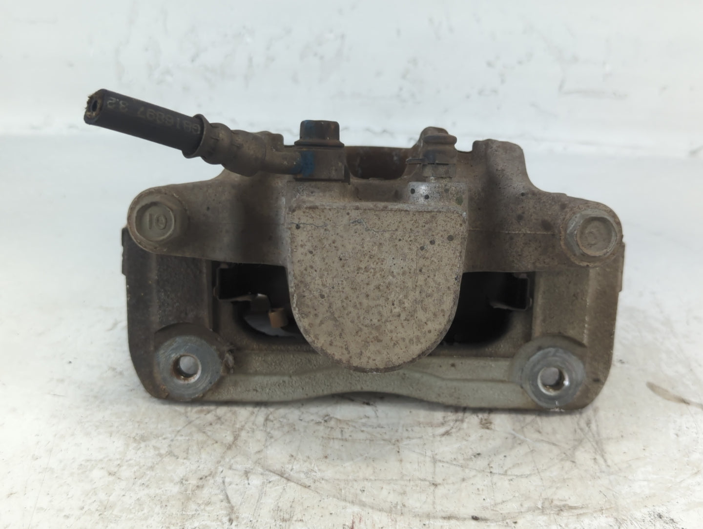 2013-2016 Hyundai Santa Fe Front Driver Left Brake Caliper - Oemusedautoparts1.com