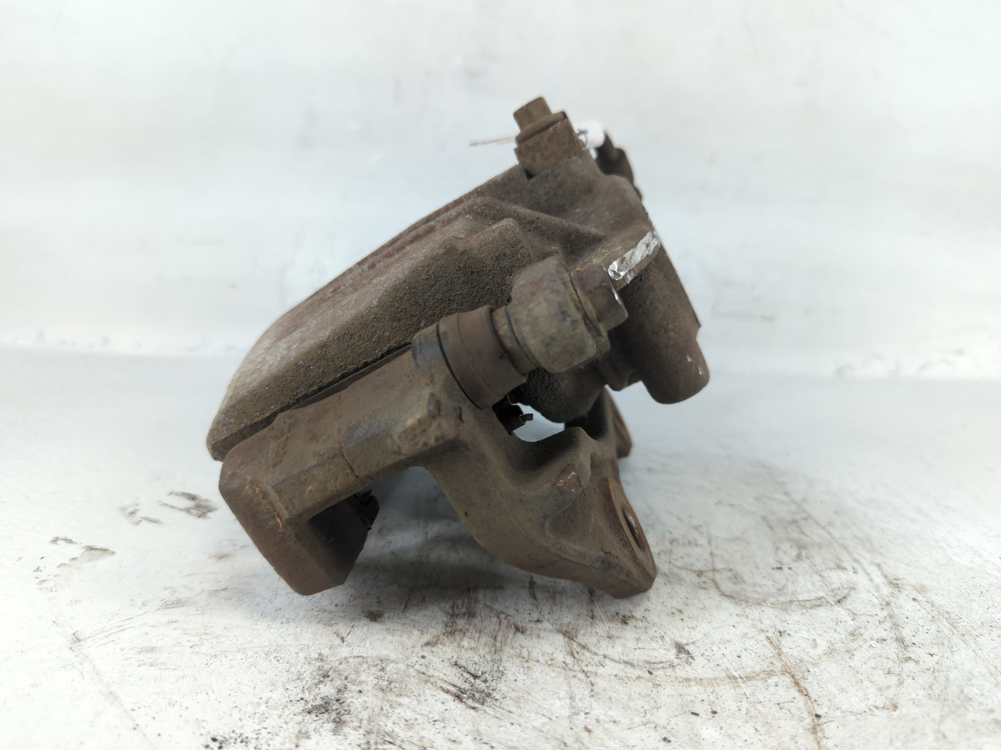 2003-2005 Chevrolet Astro Front Driver Left Brake Caliper - Oemusedautoparts1.com