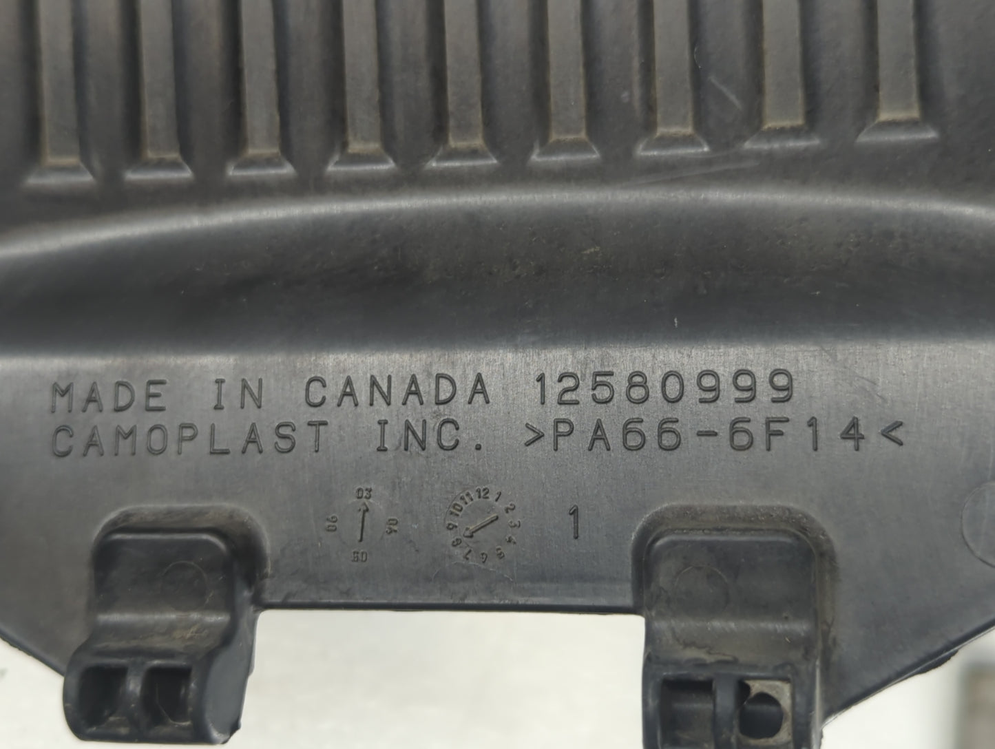 2004 Chevrolet Silverado 1500 Engine Cover - Oemusedautoparts1.com