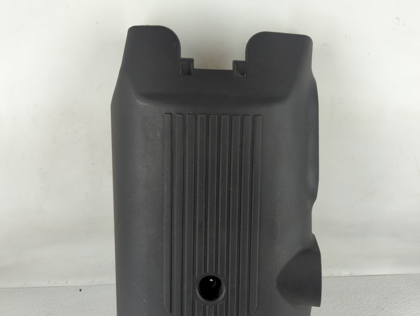 2003 Chevrolet Tahoe Engine Cover - Oemusedautoparts1.com