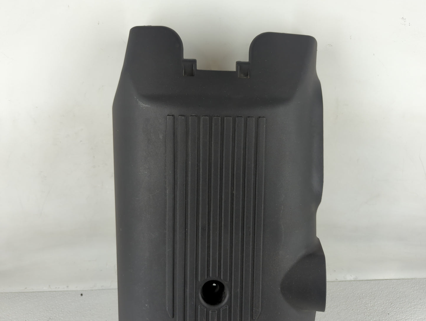2003 Chevrolet Tahoe Engine Cover - Oemusedautoparts1.com