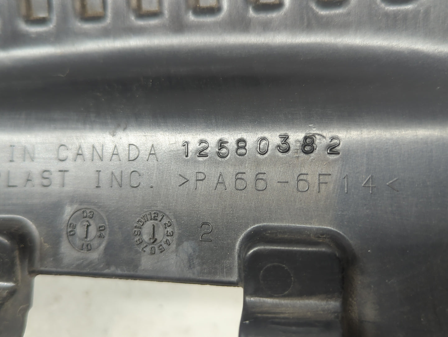 2003 Chevrolet Tahoe Engine Cover - Oemusedautoparts1.com