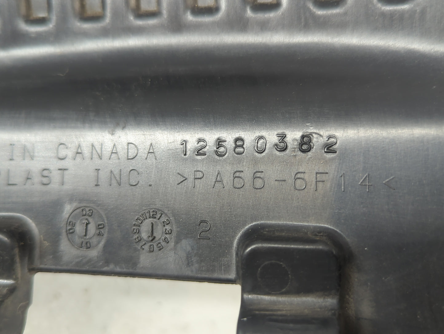 2003 Chevrolet Tahoe Engine Cover - Oemusedautoparts1.com