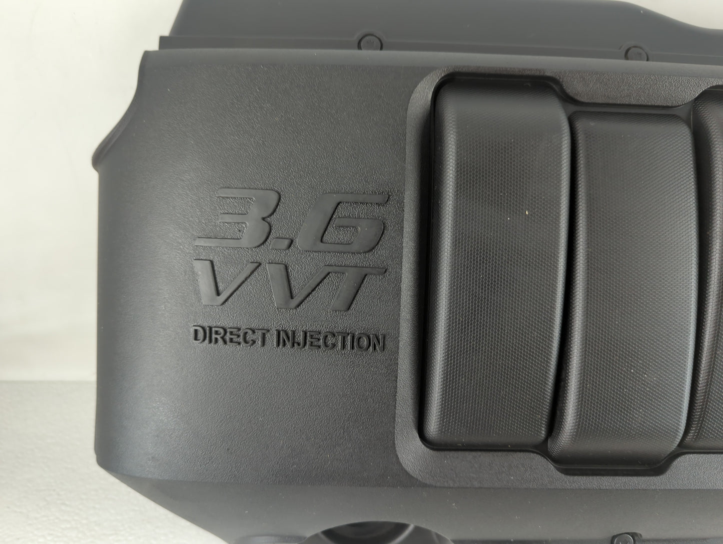 2010 Chevrolet Traverse Engine Cover - Oemusedautoparts1.com