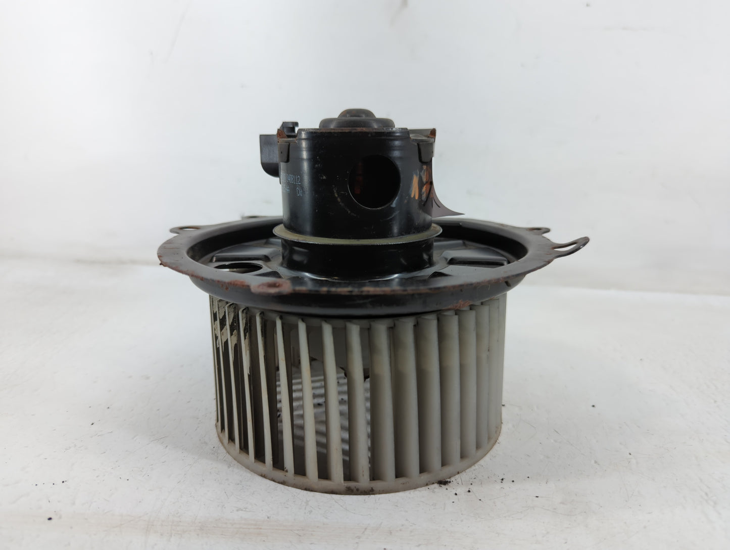 2000 Lincoln Continental Heater AC Blower Motor P/N:F70H-19805-AA BAMS 053100 0408112 Fits OEM Used Auto Parts - Oemusedautoparts1.com