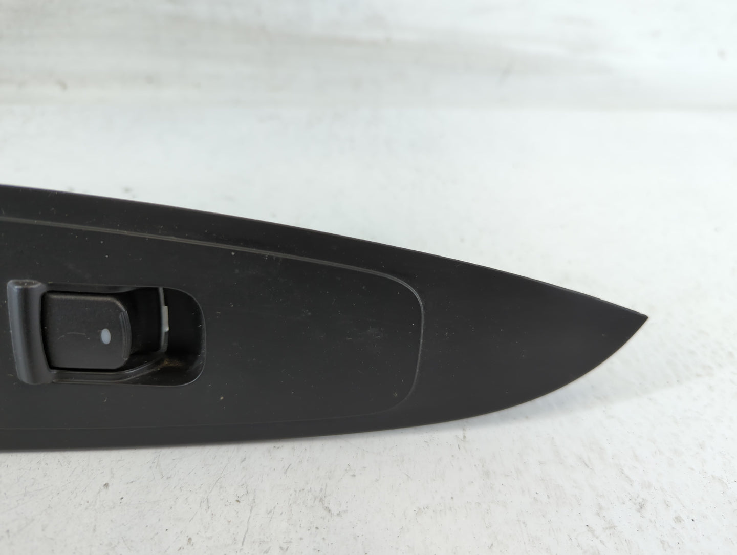 2008-2009 Chevrolet Malibu Master Power Window Switch Replacement Driver Side Left P/N:2746199 25952180 Fits Fits 2008 2009 OEM Used Auto Parts - Oemusedautoparts1.com