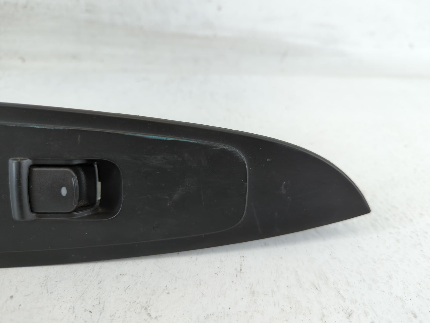 2008-2009 Chevrolet Malibu Master Power Window Switch Replacement Driver Side Left P/N:1098 A1 22684675 Fits Fits 2008 2009 OEM Used Auto Parts - Oemusedautoparts1.com