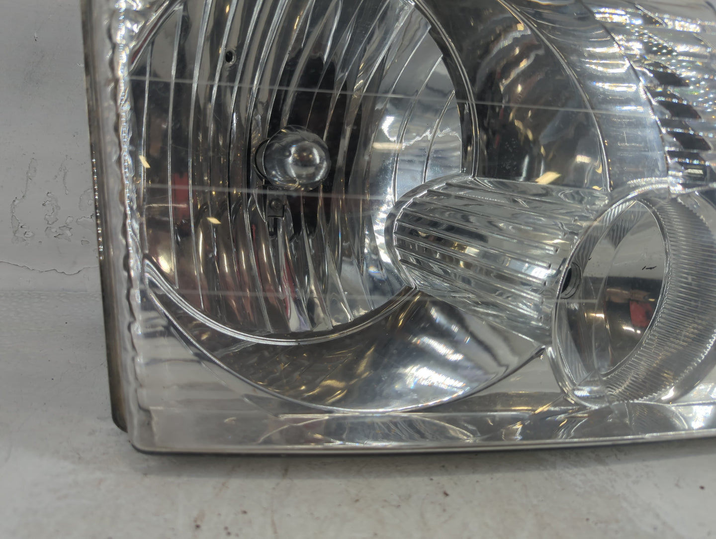 2002-2005 Ford Explorer Passenger Right Oem Head Light Headlight Lamp - Oemusedautoparts1.com