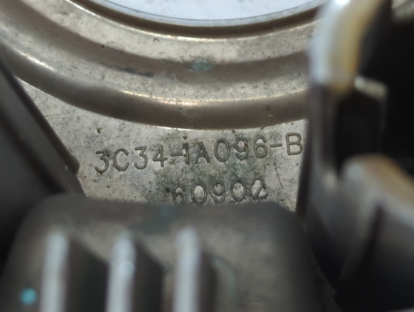 2004 Ford F-250 Rim Wheel Center Cap - Oemusedautoparts1.com