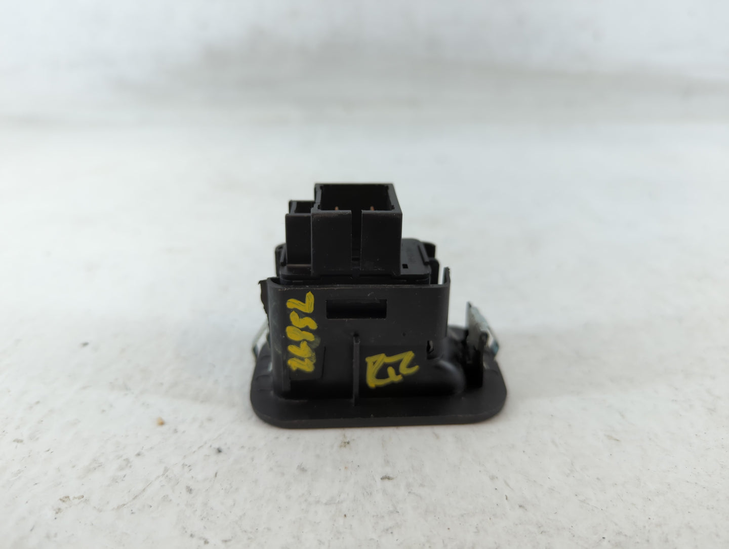 2006-2008 Pontiac G6 Master Power Window Switch Replacement Driver Side Left P/N:25949878 Fits Fits 2006 2007 2008 OEM Used Auto Parts - Oemusedautoparts1.com