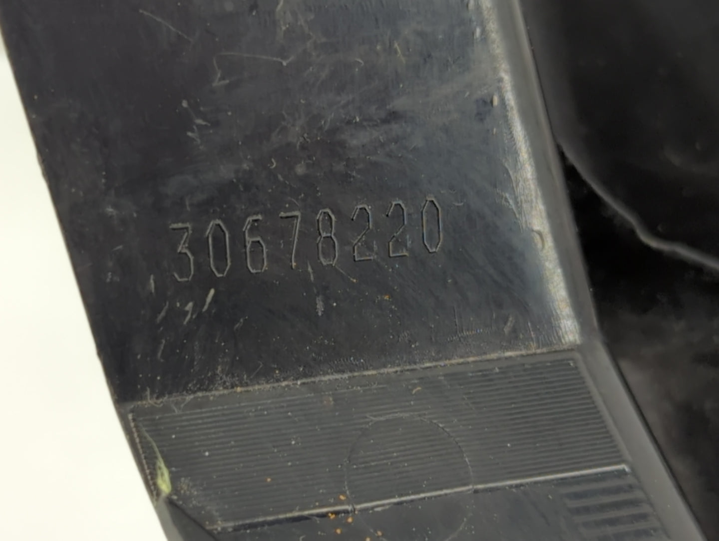 2003-2006 Volvo Xc90 Tail Light Assembly Driver Left OEM P/N:30678220 Fits Fits 2003 2004 2005 2006 OEM Used Auto Parts - Oemusedautoparts1.com