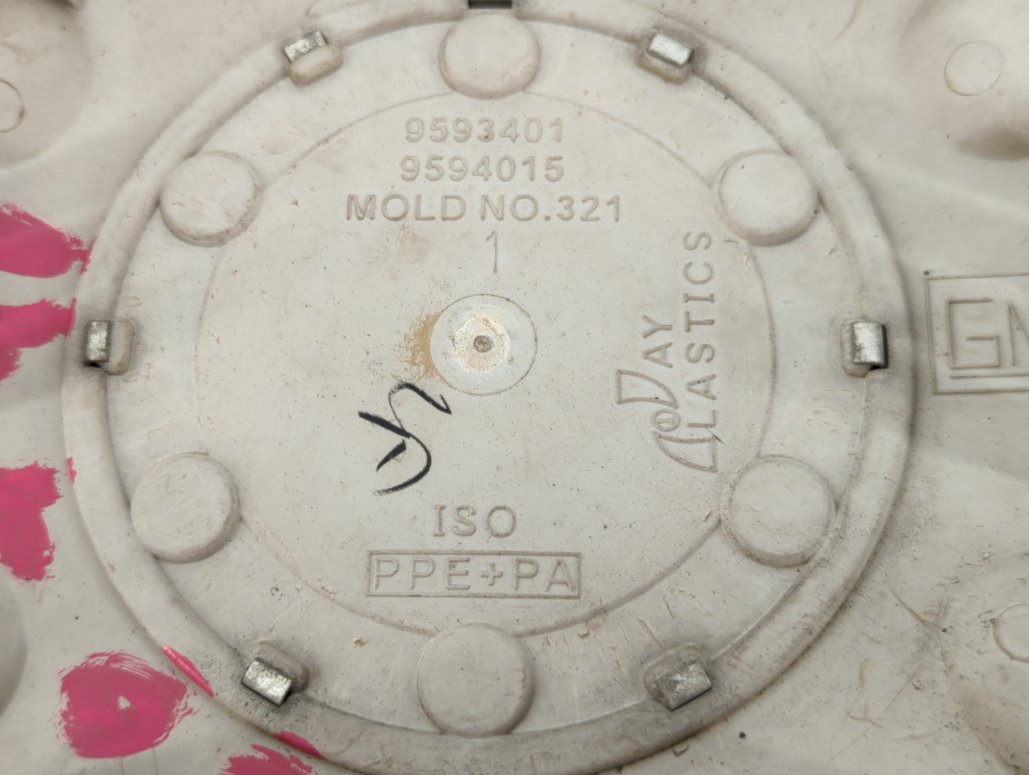 2002 Oldsmobile Bravada Rim Wheel Center Cap - Oemusedautoparts1.com