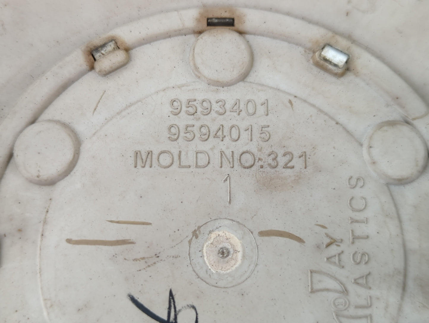 2002 Oldsmobile Bravada Rim Wheel Center Cap - Oemusedautoparts1.com