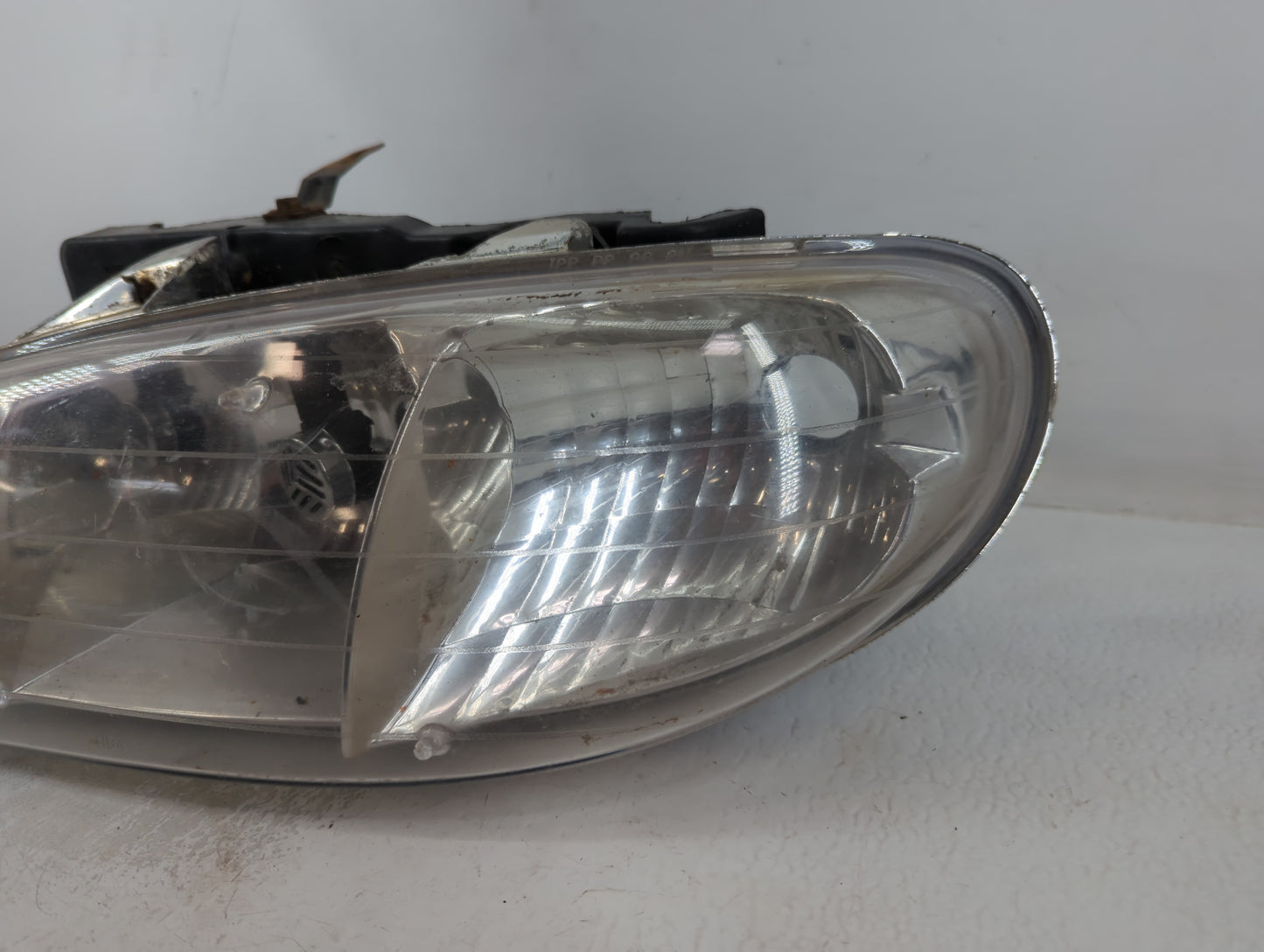 1992-1995 Pontiac Grand Am Driver Left Oem Head Light Headlight Lamp - Oemusedautoparts1.com