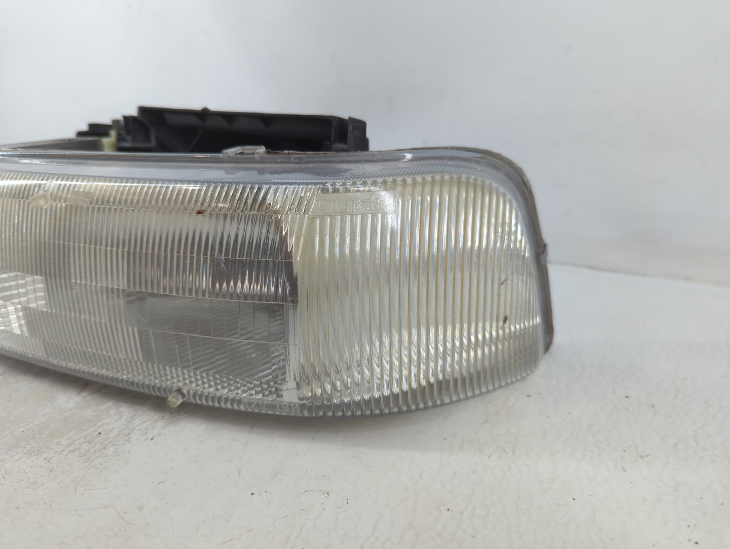 2000 Chevrolet Suburban 1500 Driver Left Oem Head Light Headlight Lamp - Oemusedautoparts1.com
