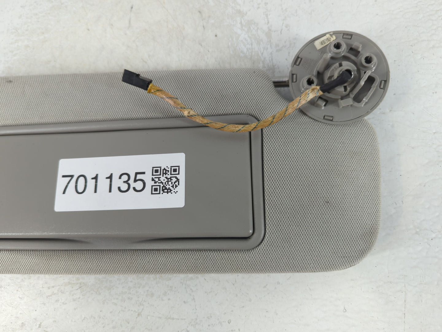 2013-2016 Chevrolet Malibu Sun Visor Shade Replacement Passenger Right Mirror Fits Fits 2013 2014 2015 2016 OEM Used Auto Parts - Oemusedautoparts1.com