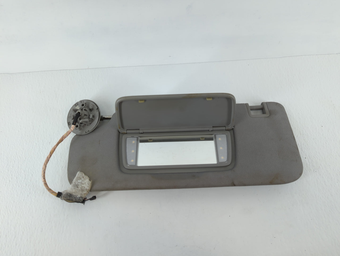 2018-2019 Chevrolet Equinox Sun Visor Shade Replacement Driver Left Mirror Fits Fits 2018 2019 OEM Used Auto Parts - Oemusedautoparts1.com