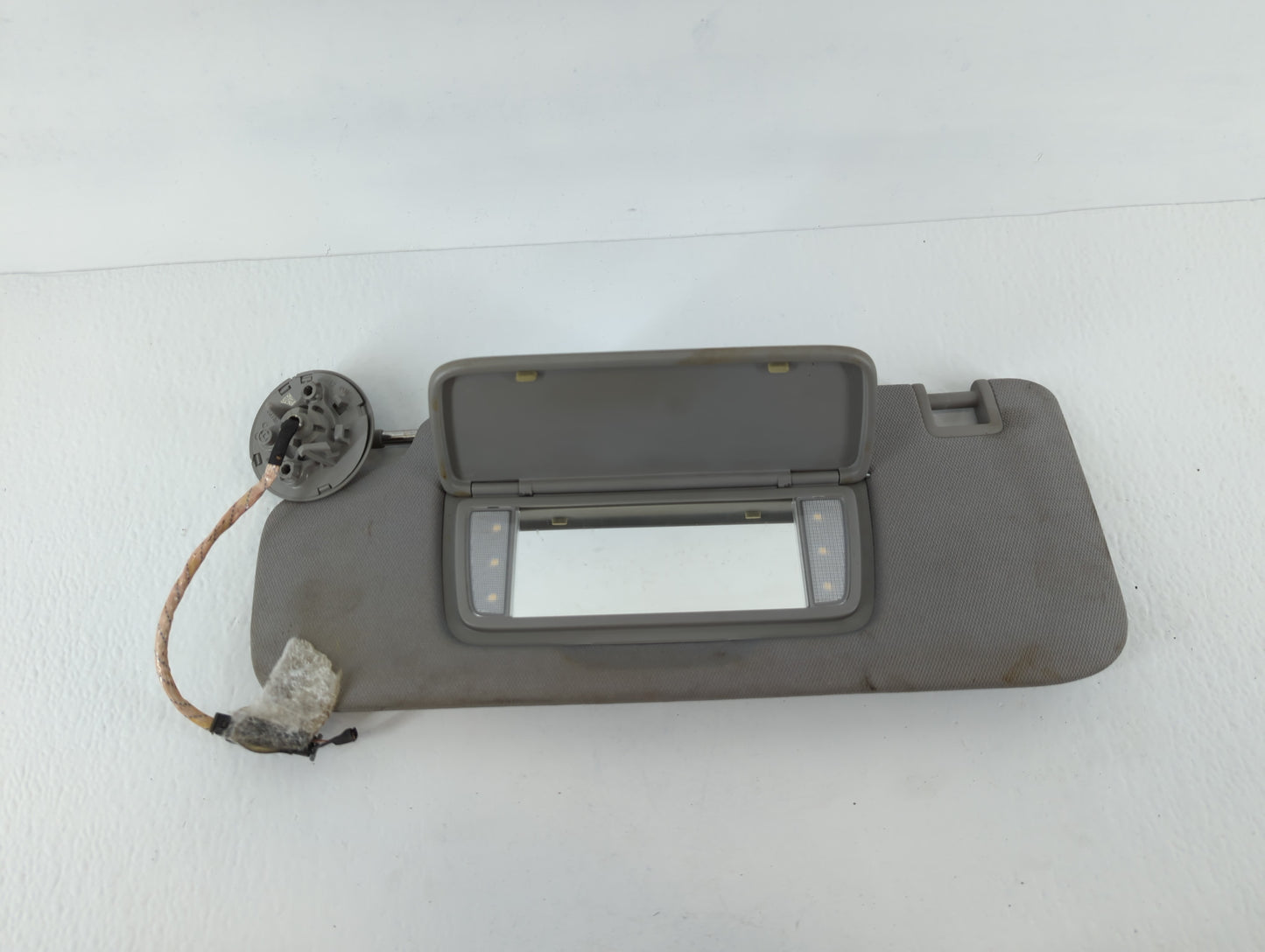 2018-2019 Chevrolet Equinox Sun Visor Shade Replacement Driver Left Mirror Fits Fits 2018 2019 OEM Used Auto Parts - Oemusedautoparts1.com