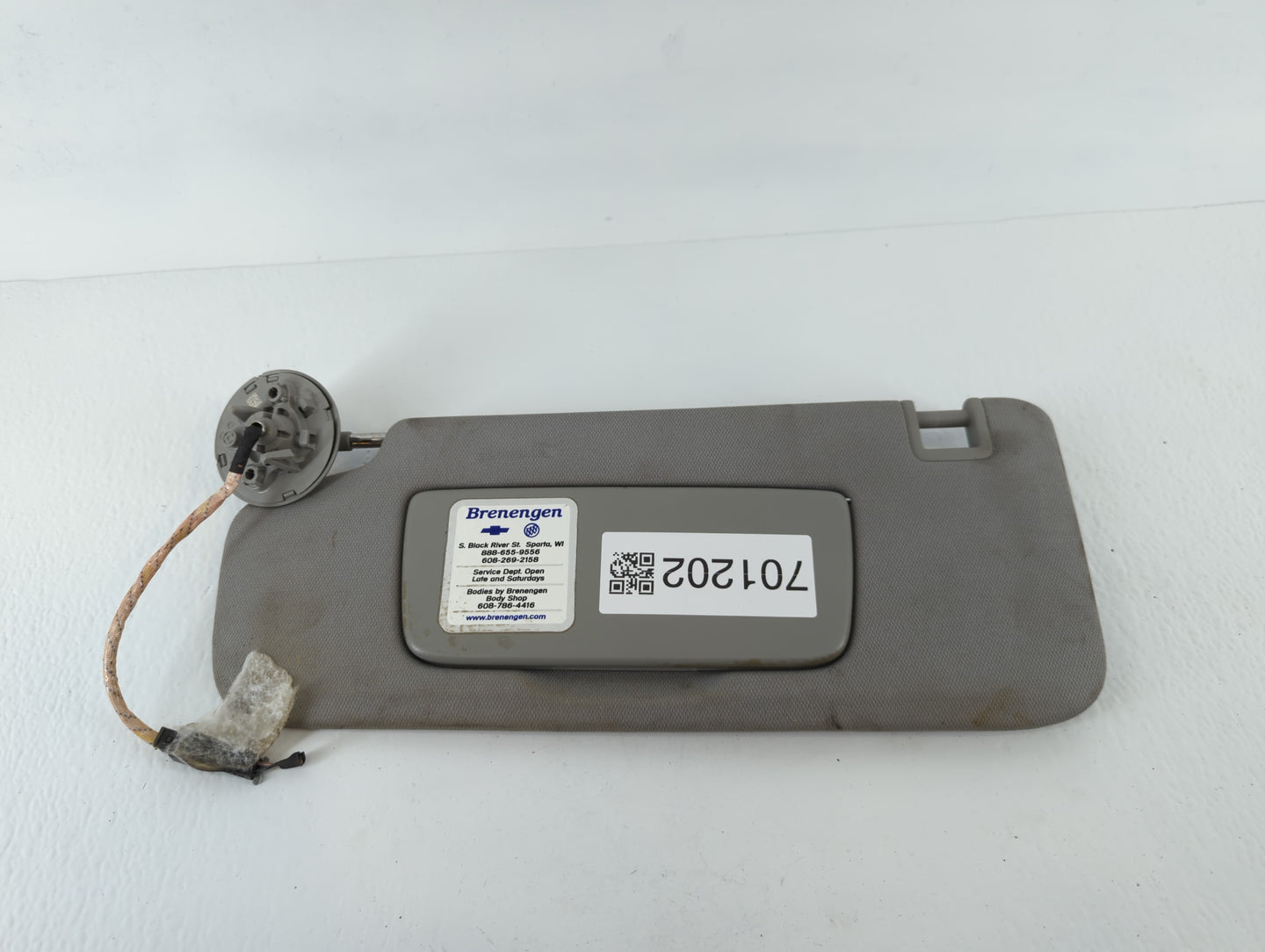 2018-2019 Chevrolet Equinox Sun Visor Shade Replacement Driver Left Mirror Fits Fits 2018 2019 OEM Used Auto Parts - Oemusedautoparts1.com