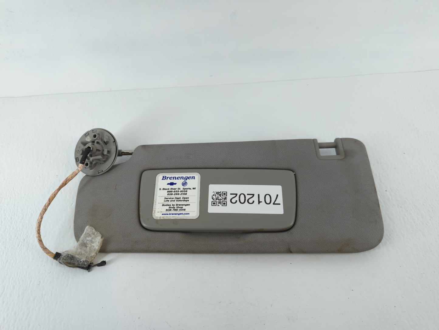 2018-2019 Chevrolet Equinox Sun Visor Shade Replacement Driver Left Mirror Fits Fits 2018 2019 OEM Used Auto Parts - Oemusedautoparts1.com