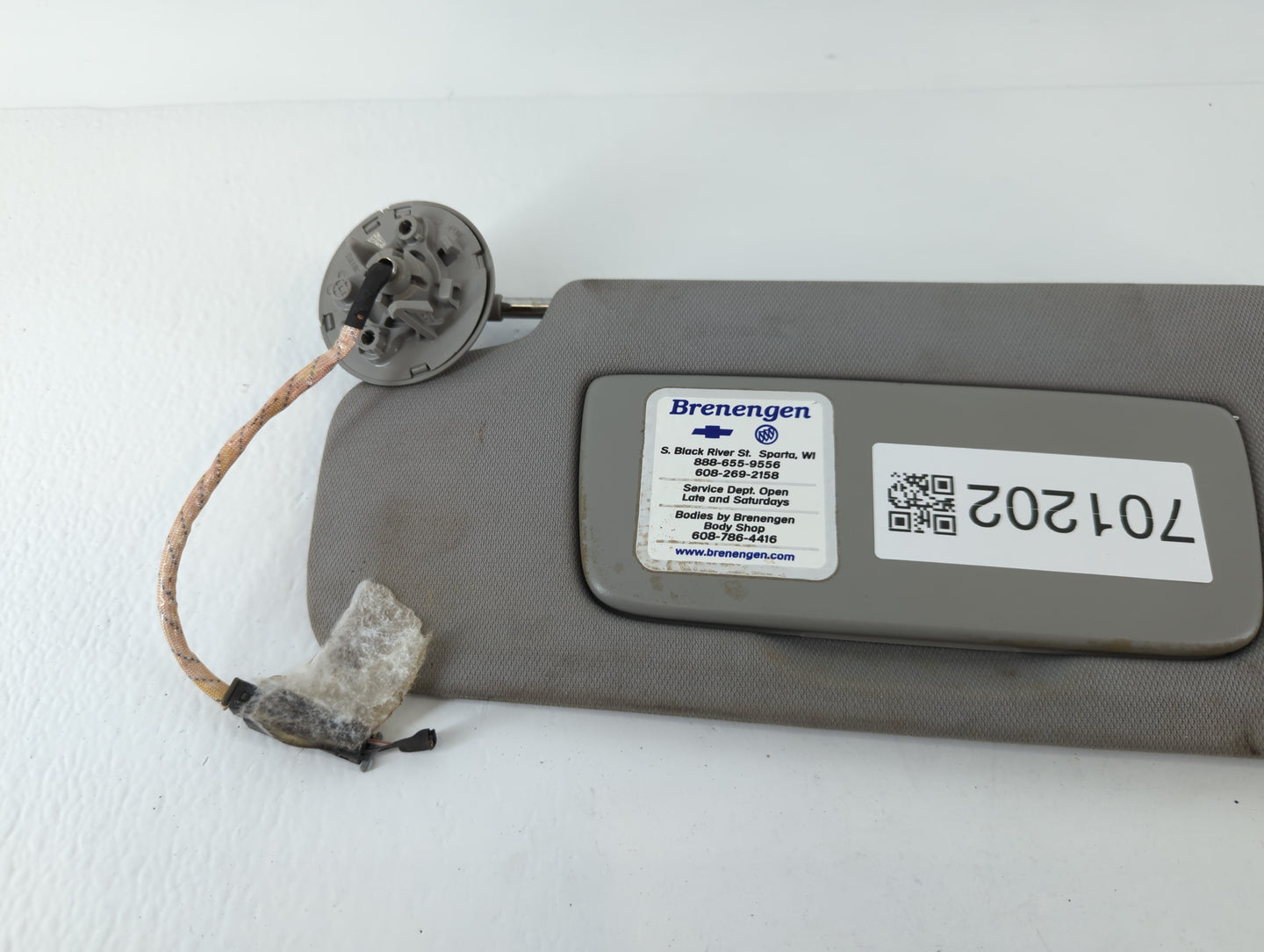 2018-2019 Chevrolet Equinox Sun Visor Shade Replacement Driver Left Mirror Fits Fits 2018 2019 OEM Used Auto Parts - Oemusedautoparts1.com