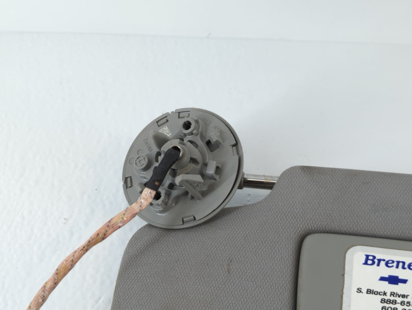 2018-2019 Chevrolet Equinox Sun Visor Shade Replacement Driver Left Mirror Fits Fits 2018 2019 OEM Used Auto Parts - Oemusedautoparts1.com