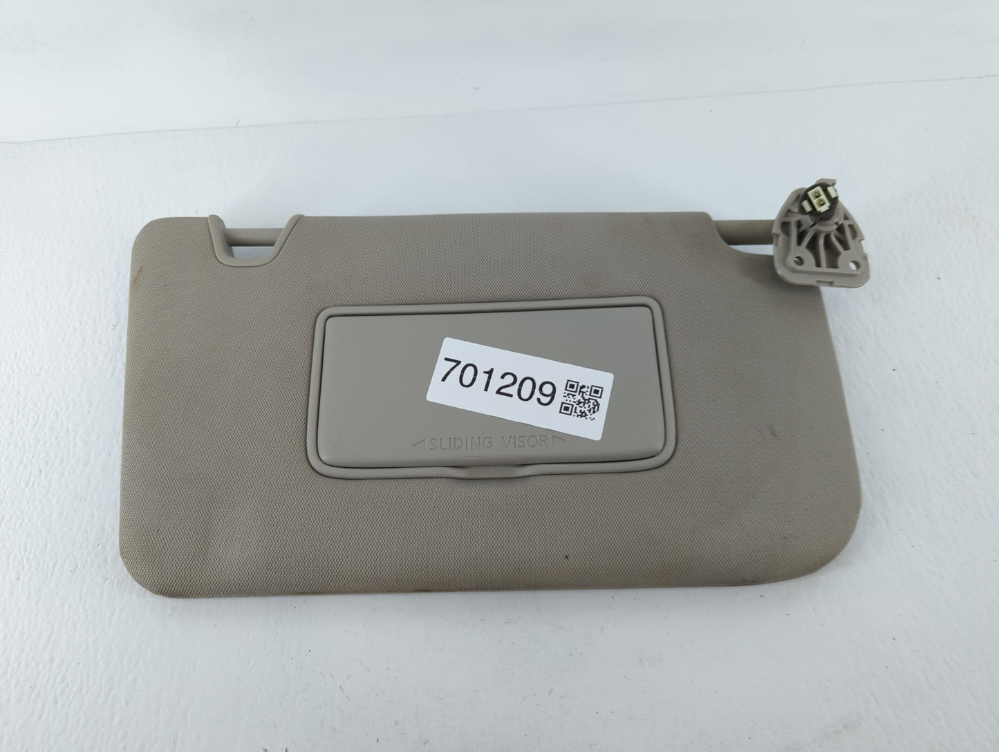 2018-2020 Nissan Rogue Sun Visor Shade Replacement Passenger Right Mirror Fits Fits 2018 2019 2020 OEM Used Auto Parts - Oemusedautoparts1.com
